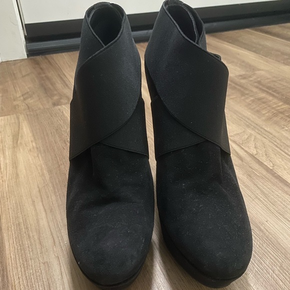 Stuart Weitzman Kilgore Boot - Picture 3 of 5